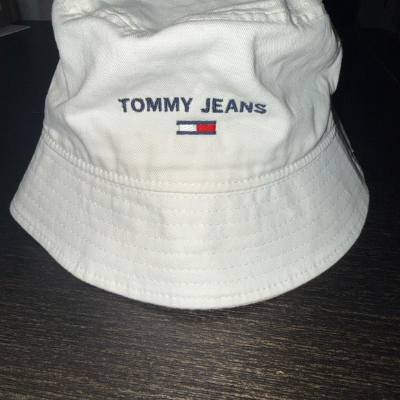 Tommy Hilfiger Accessories - Tommy Hilfiger Off-White Bucket Hat with Logo Tab